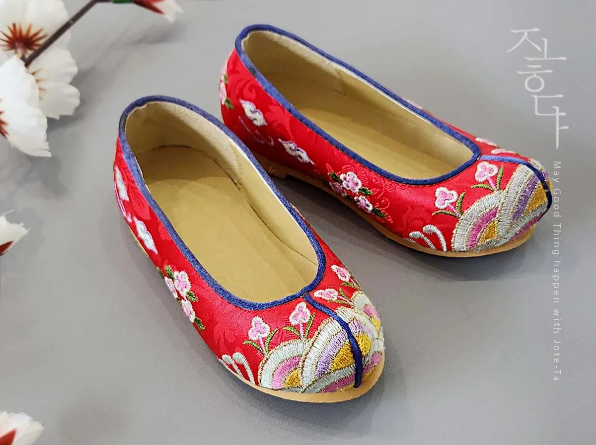 Embroidered Flower Baby Girl Hanbok Shoes in Red