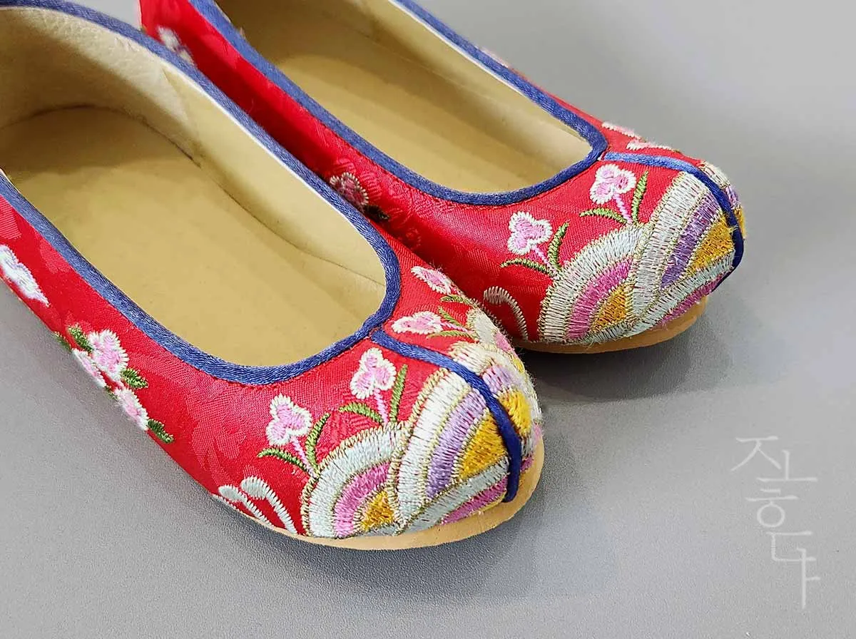 Embroidered Flower Baby Girl Hanbok Shoes in Red