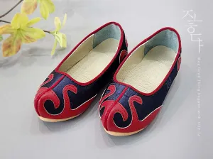 Traditional Baby Boy Hanbok Shoes in Navy & Red